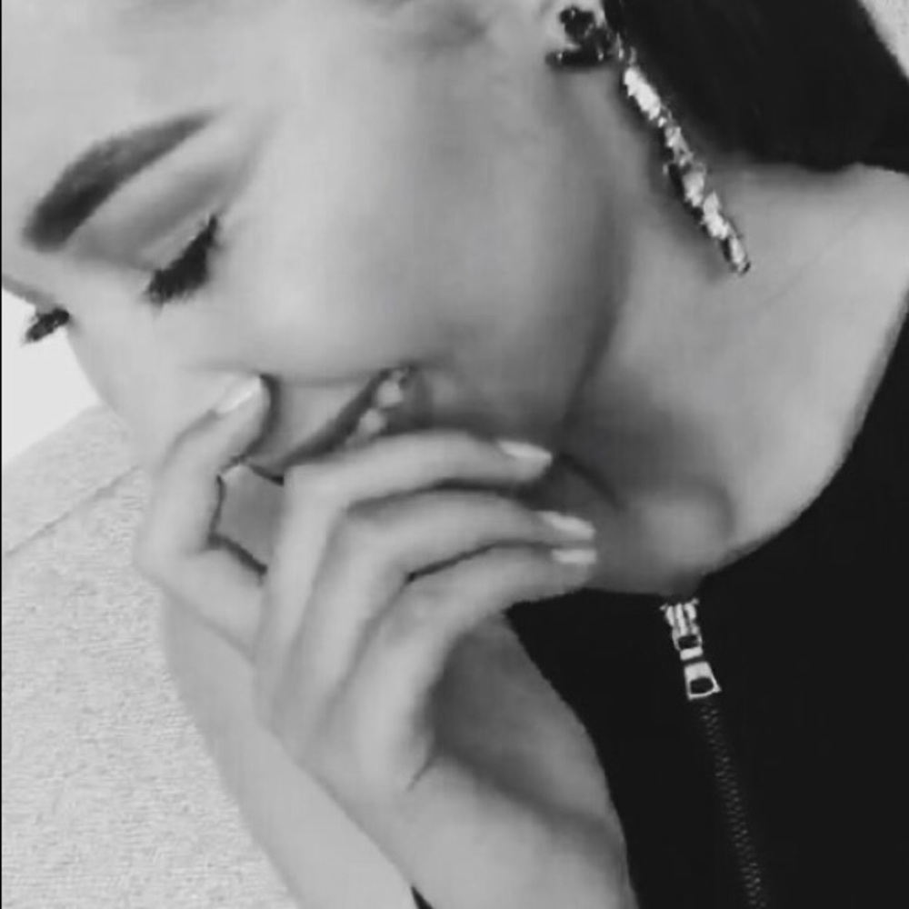 Meet your Posher, Ava